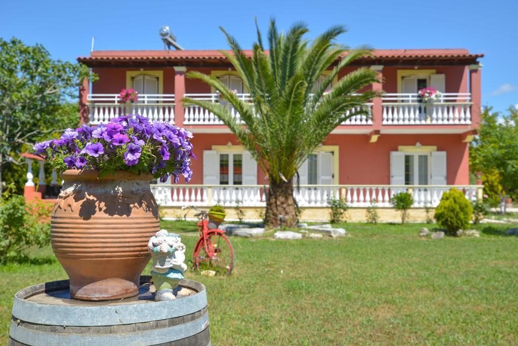 Giannis And Fridas Garden Appartement