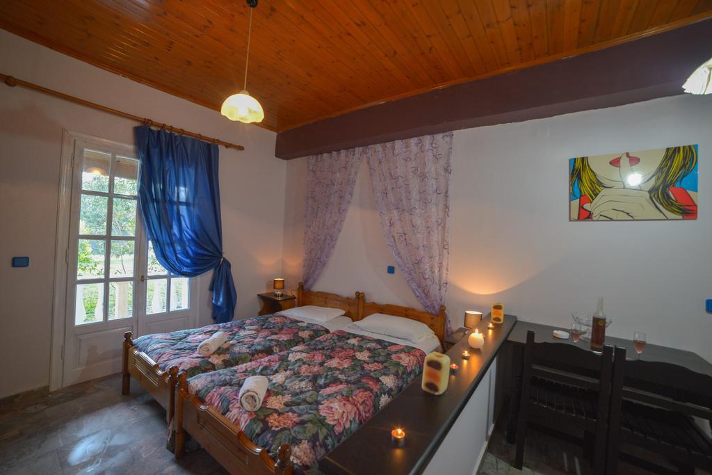 Giannis And Fridas Garden Appartement