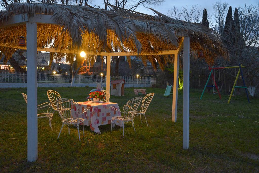 Giannis And Fridas Garden *